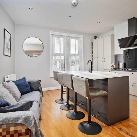 Stylish & Spacious 3 Bed Apartment With Parking Sheffield Bagian luar foto
