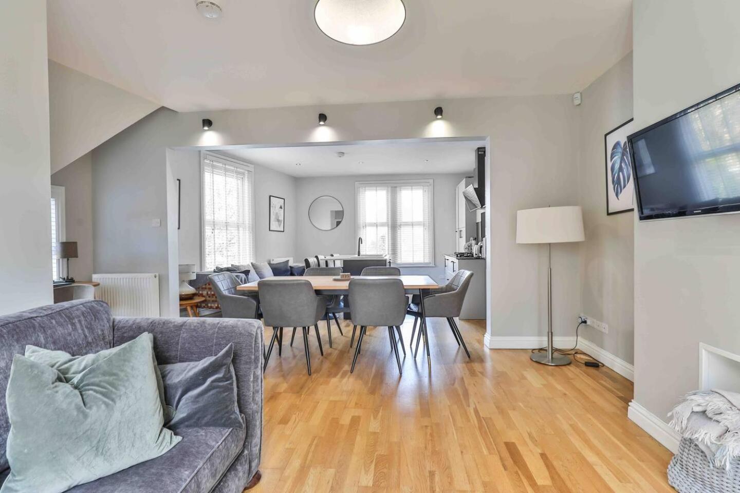 Stylish & Spacious 3 Bed Apartment With Parking Sheffield Bagian luar foto