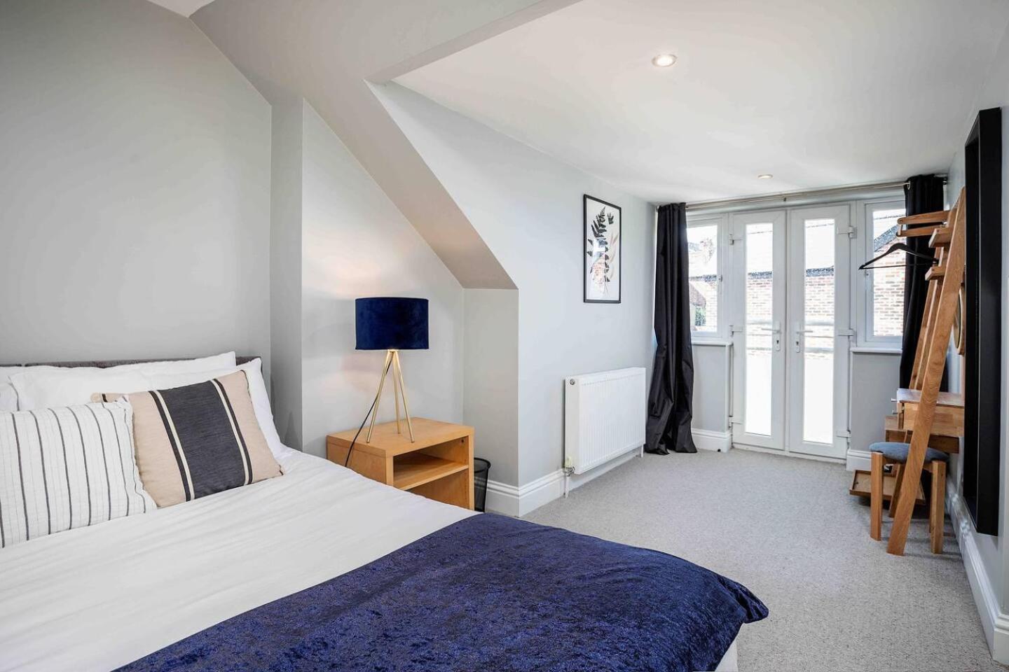 Stylish & Spacious 3 Bed Apartment With Parking Sheffield Bagian luar foto