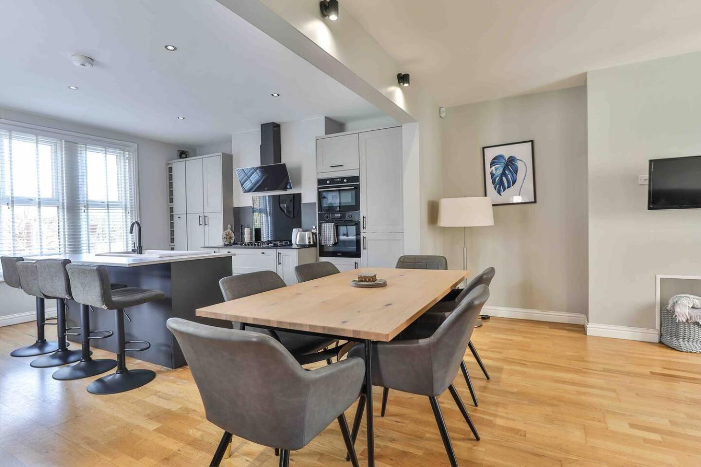 Stylish & Spacious 3 Bed Apartment With Parking Sheffield Bagian luar foto
