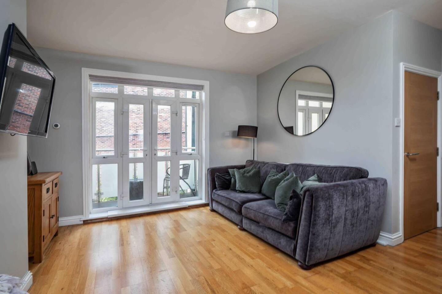 Stylish & Spacious 3 Bed Apartment With Parking Sheffield Bagian luar foto