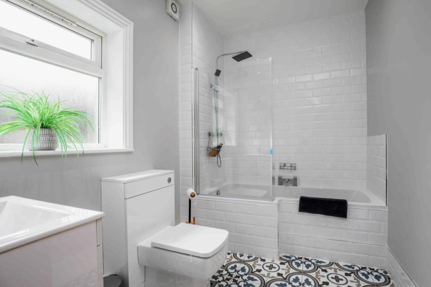 Stylish & Spacious 3 Bed Apartment With Parking Sheffield Bagian luar foto