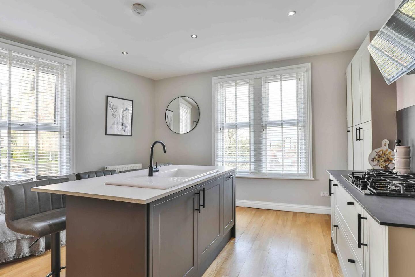 Stylish & Spacious 3 Bed Apartment With Parking Sheffield Bagian luar foto