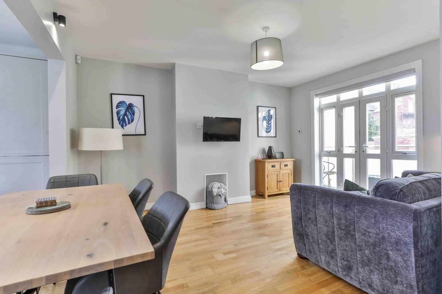 Stylish & Spacious 3 Bed Apartment With Parking Sheffield Bagian luar foto